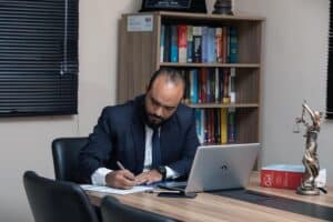 How Business Lawyers Can Streamline Legal Billing and Compliance for Law Firms